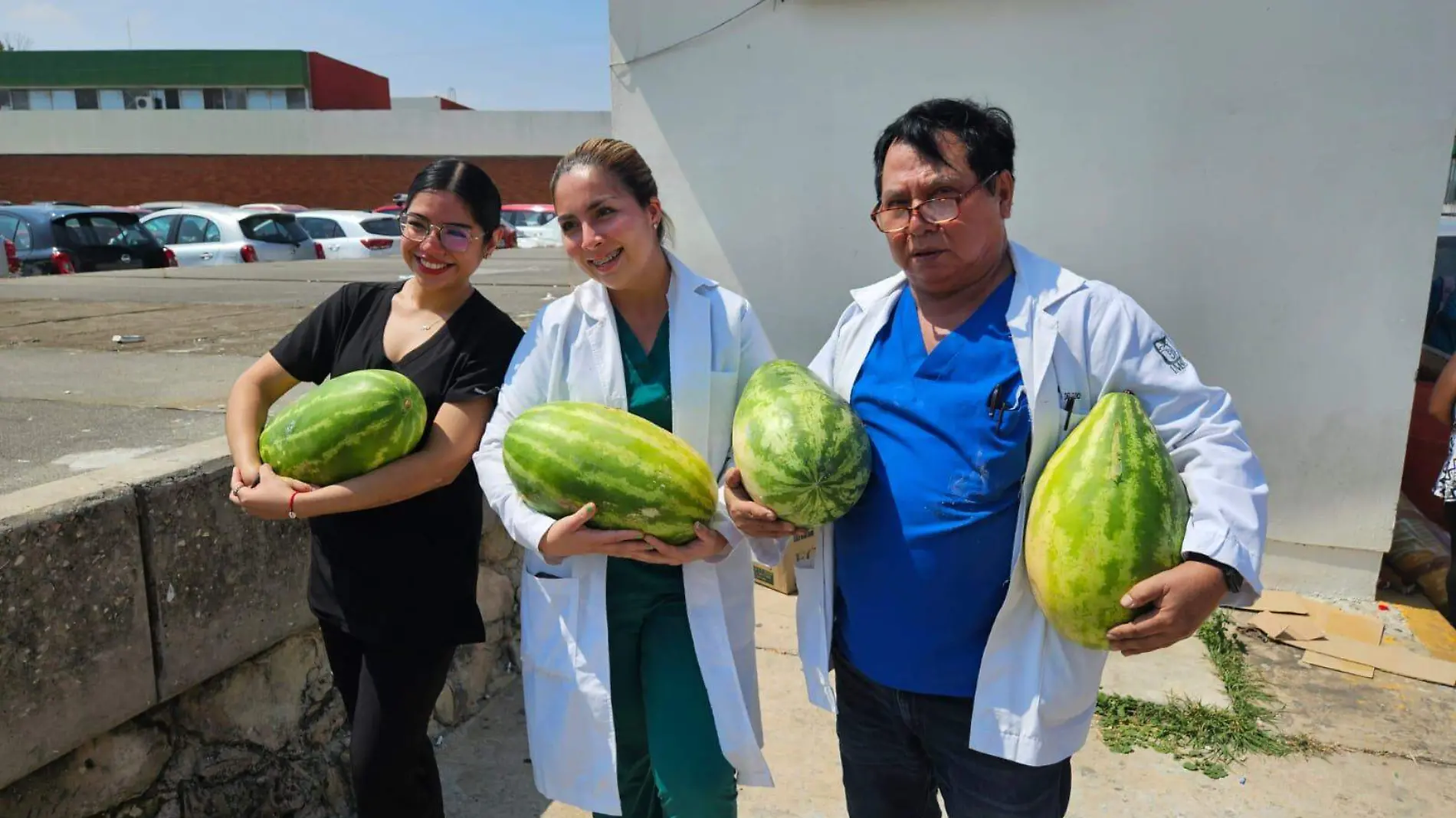 Por iniciativa propia optaron por viajar a la zona sur de Tamaulipas para hacer la entrega de esta fruta